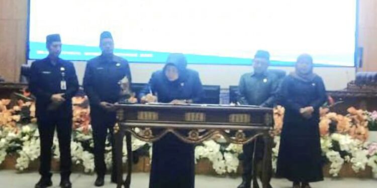 Komitmen Legislasi: DPRD Barut Sampaikan Tiga Raperda Inisiatif, Fokus pada Pendidikan, Pemuda, dan Bantuan Hukum