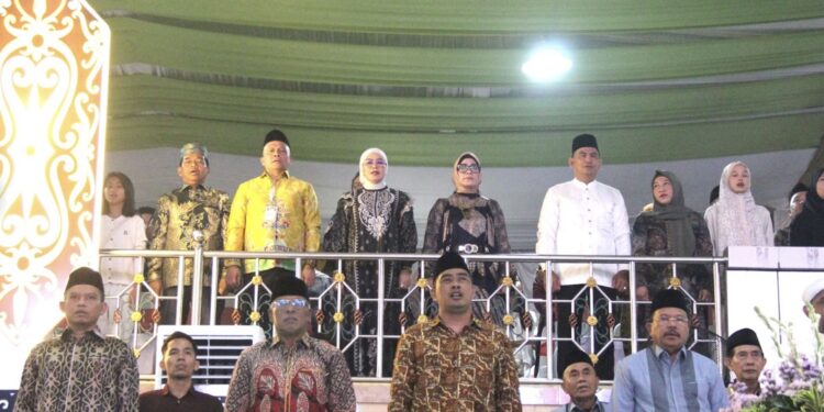 Wakil dan Anggota DPRD Barut Hadir di Malam Penutupan, Barito Utara Tampil sebagai Juara Umum MTQH Kalteng 2025