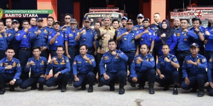 Bupati Shalahuddin Pimpin Apel di Disdamkarmat Barito Utara, Tekankan Kedisiplinan dan Pelayanan
