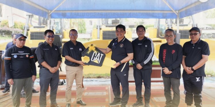 Bupati Barito Utara Terima Sejumlah Set Alat Berat untuk Percepatan Pembangunan