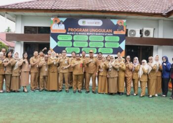 Tingkatkan Kedisiplinan, Bupati Barito Utara Pimpin Apel Pagi di Dinas Nakertranskop UKM