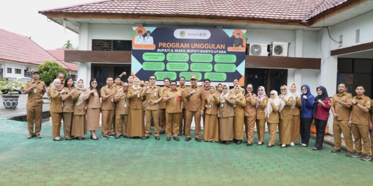 Tingkatkan Kedisiplinan, Bupati Barito Utara Pimpin Apel Pagi di Dinas Nakertranskop UKM