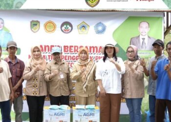 Dukung Ketahanan Pangan, Ketua TP PKK Barito Utara Hadiri Panen Bersama Jambu Kristal