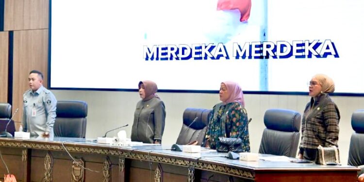 DPRD Barito Utara Bersama Kemenkum Kalteng Gelar Uji Publik Ranperda Strategis
